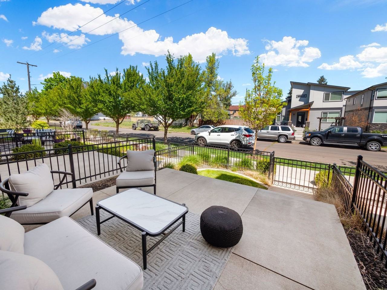 2423 W Bridge Ave - Photo 2 of 29