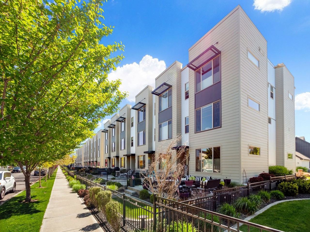 2423 W Bridge Ave - Photo 4 of 29