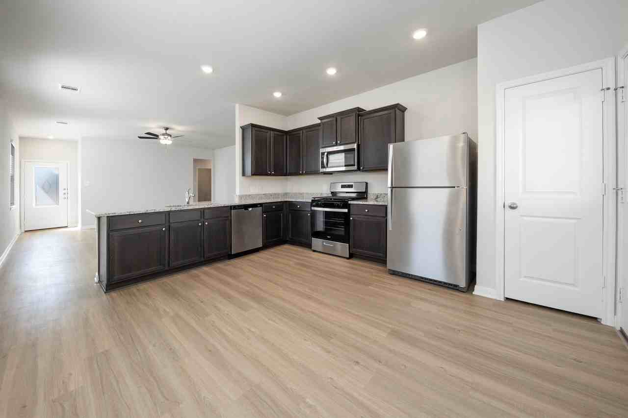 15627 Plum Brook Dr - Photo 3 of 19