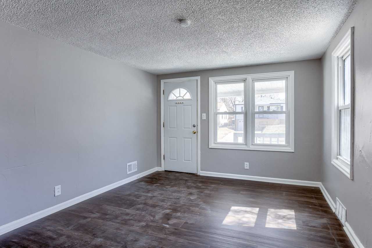 3224 N 40th St #1 - Photo 3 of 25