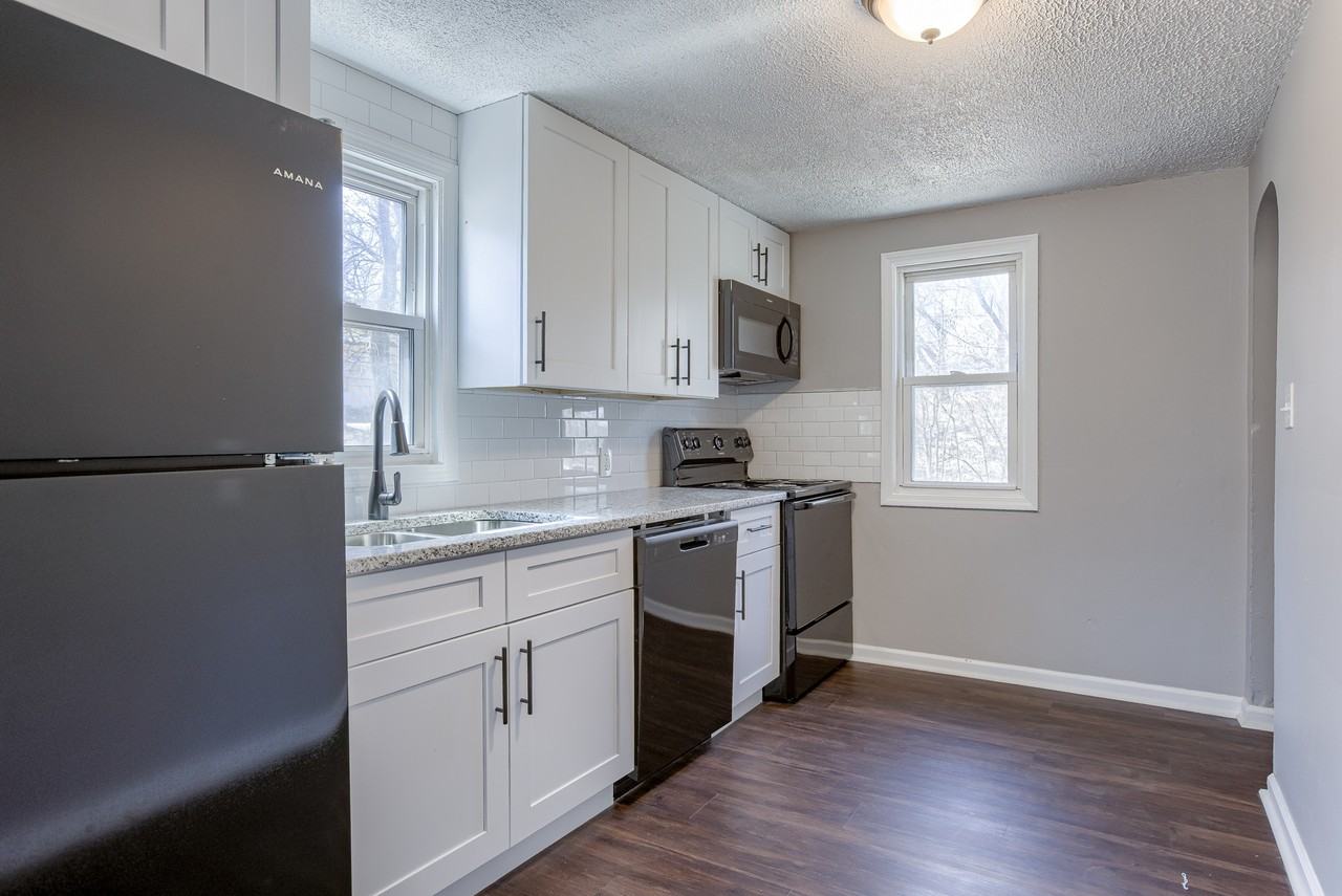 3224 N 40th St #1 - Photo 6 of 25