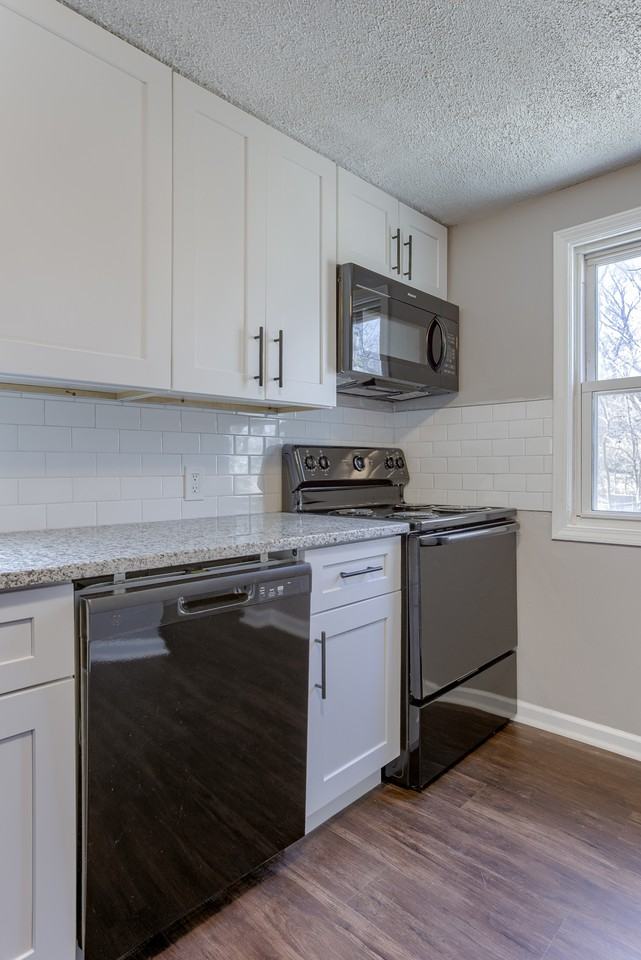 3224 N 40th St #1 - Photo 7 of 25