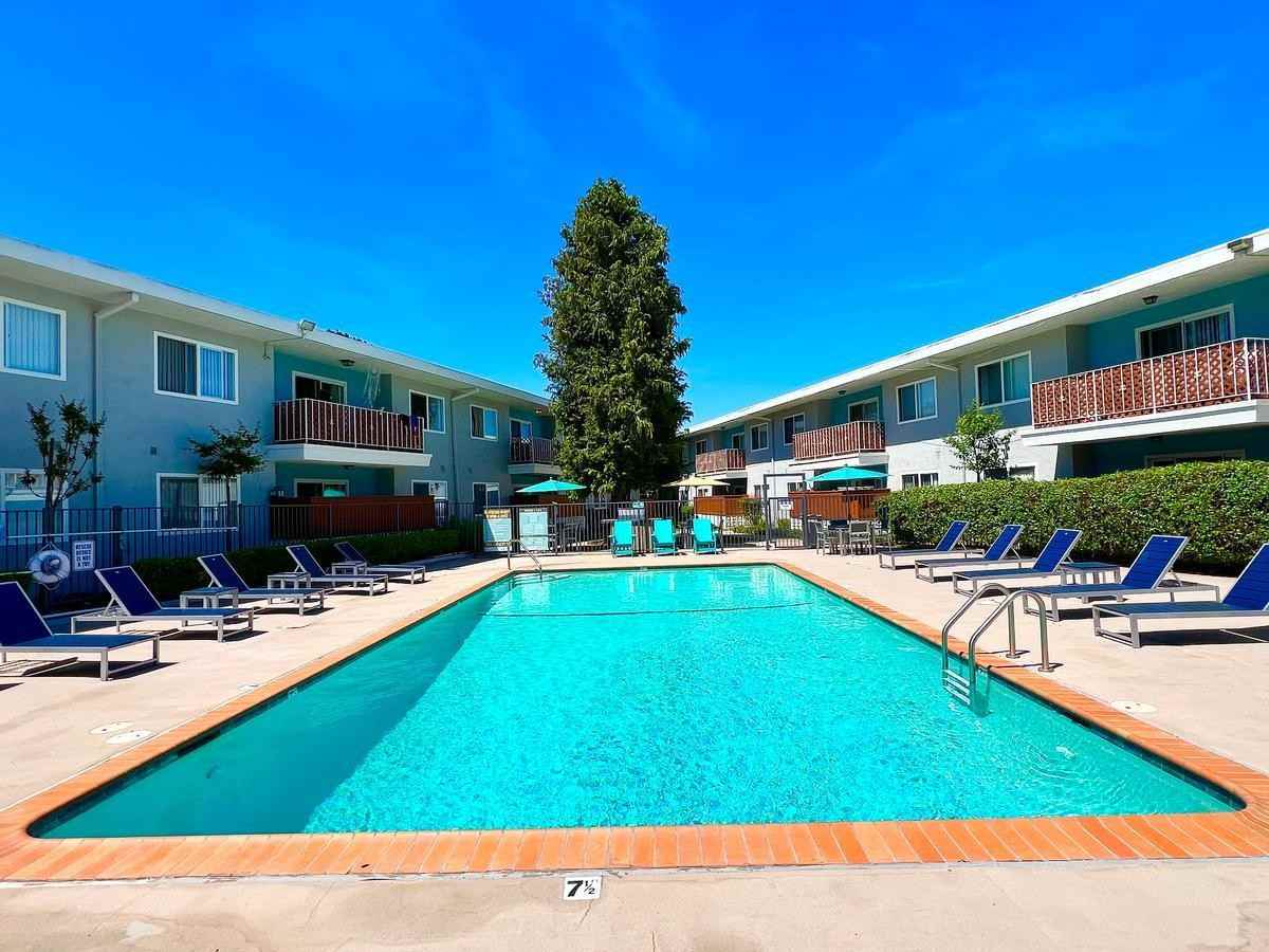 22281 Center St - Photo 6 of 16