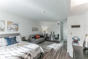 featured image of 7071 103rd St
