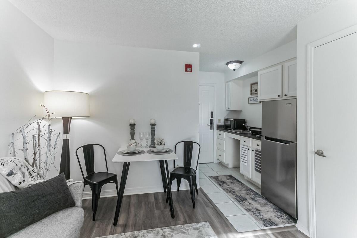 7071 103rd St - Photo 3 of 25