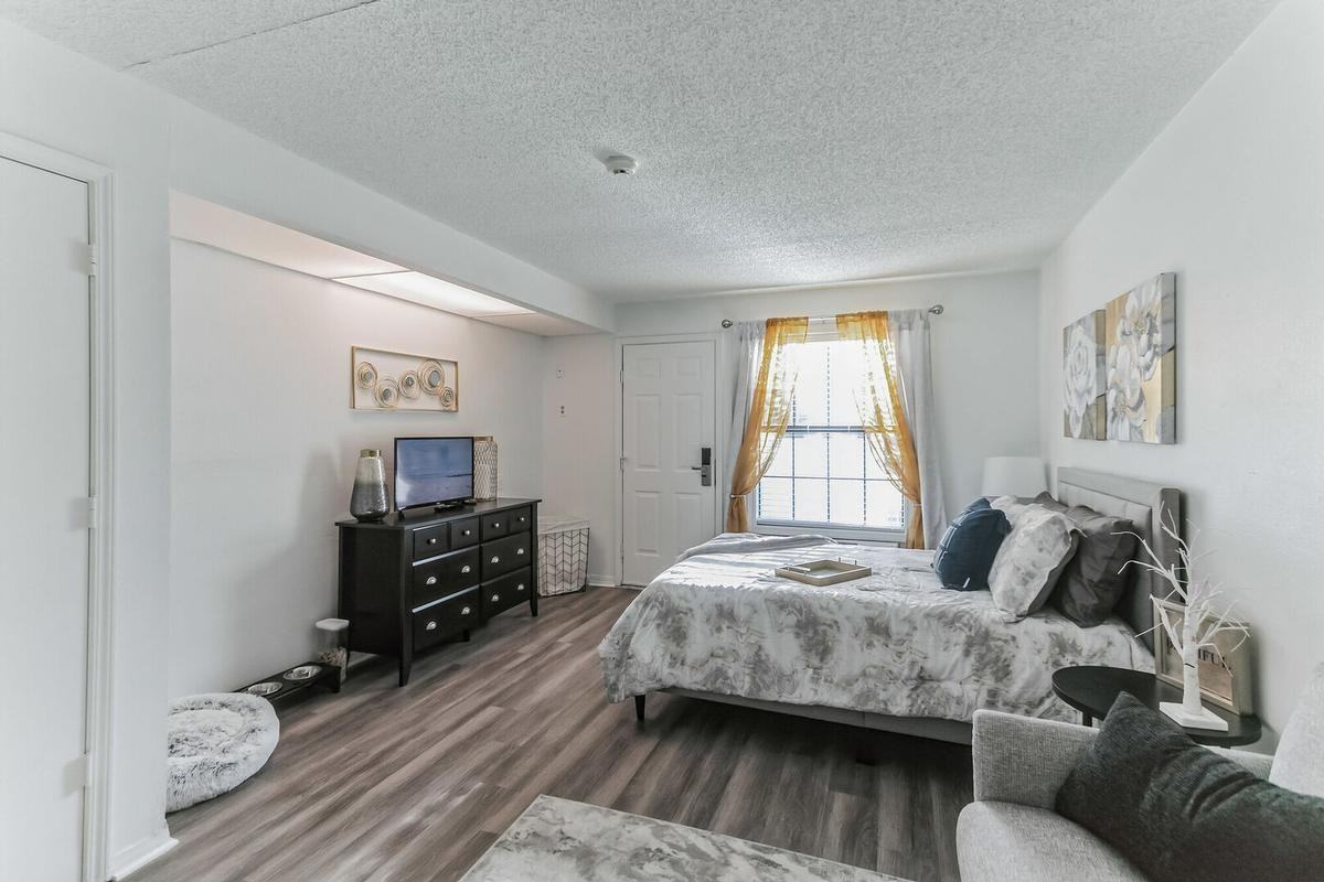 7071 103rd St - Photo 3 of 25