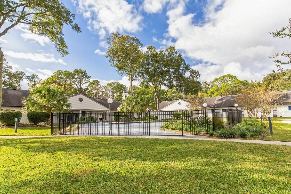 7071 103rd St - Photo 5 of 25