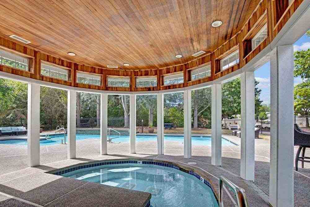 1020 Central Ave N - Photo 2 of 19