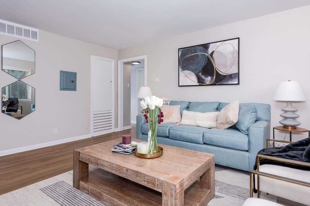 14001 Ambaum Blvd Sw - Photo 2 of 22