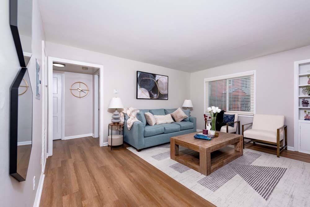 14001 Ambaum Blvd Sw - Photo 2 of 22