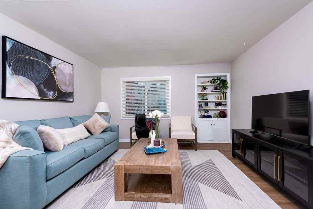 14001 Ambaum Blvd Sw - Photo 3 of 22