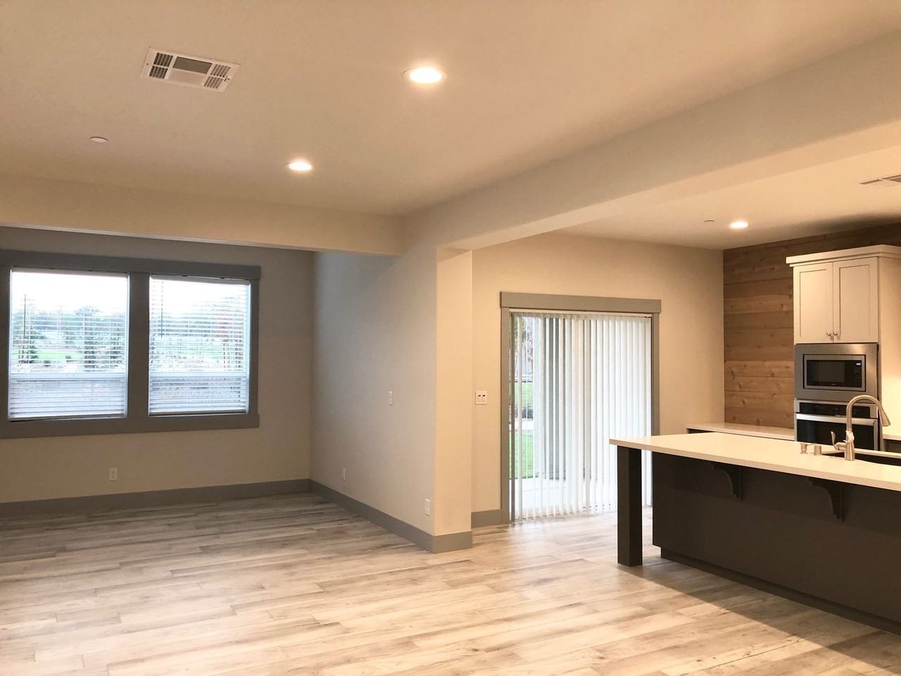 2648 Brooklyn Ln - Photo 4 of 18