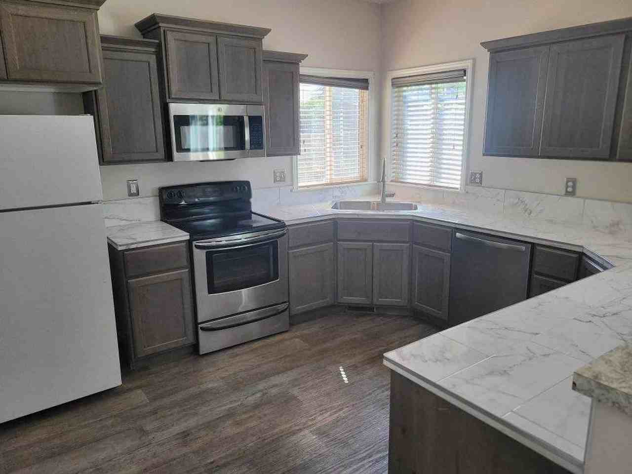 10463 W Henrys Lake Dr - Photo 4 of 22