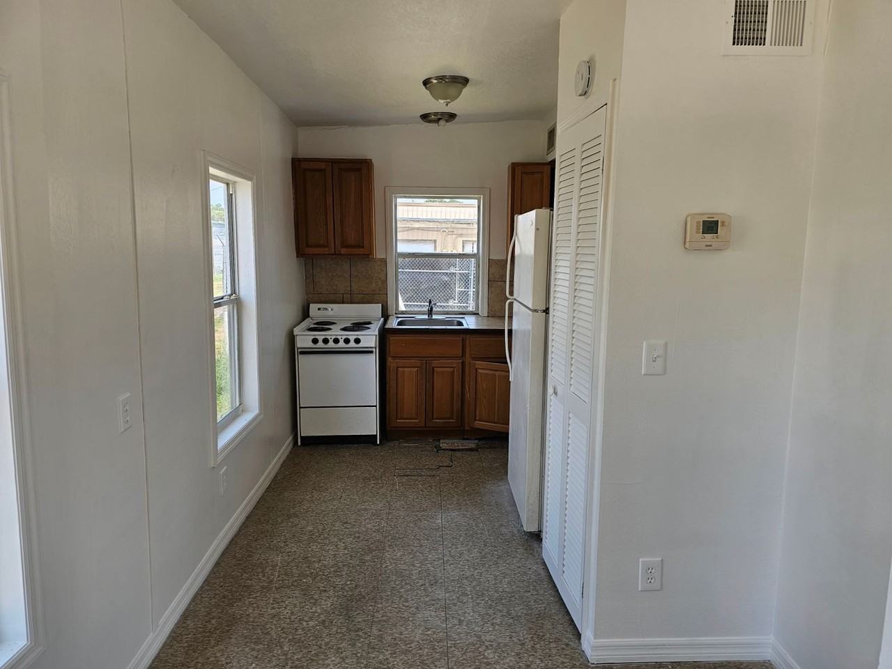 1311 1/2 22nd St - Photo 3 of 4