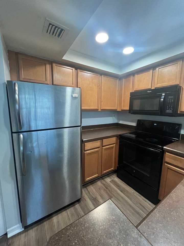 718 Executive Center Dr #16