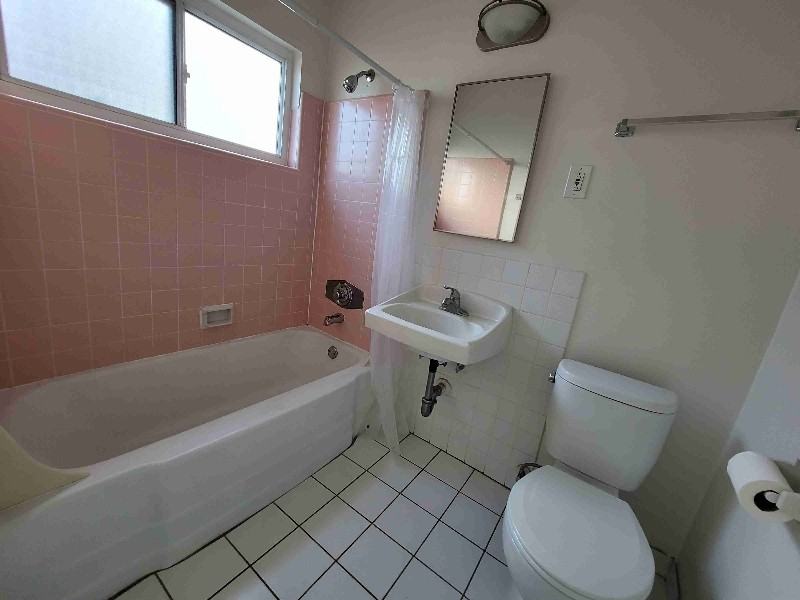 2364 Walgrove Ave #5 - Photo 5 of 6