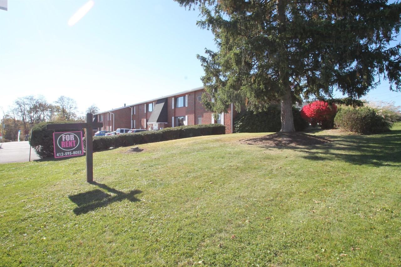 MAIN STREET - 5388/5398 -- 192 - Photo 5 of 13