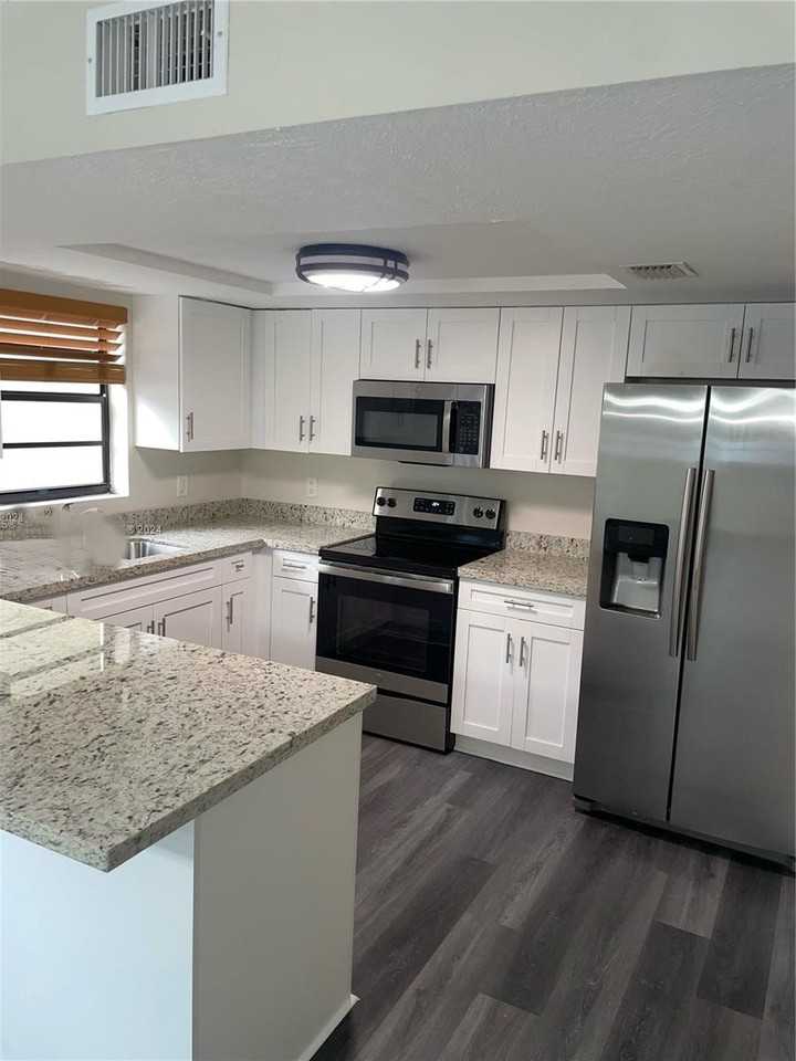 9930 Sw 136th Ct - Photo 3 of 8