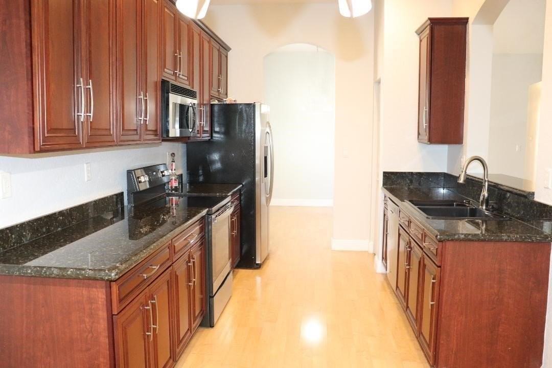 19298 Seneca Ave - Photo 3 of 8