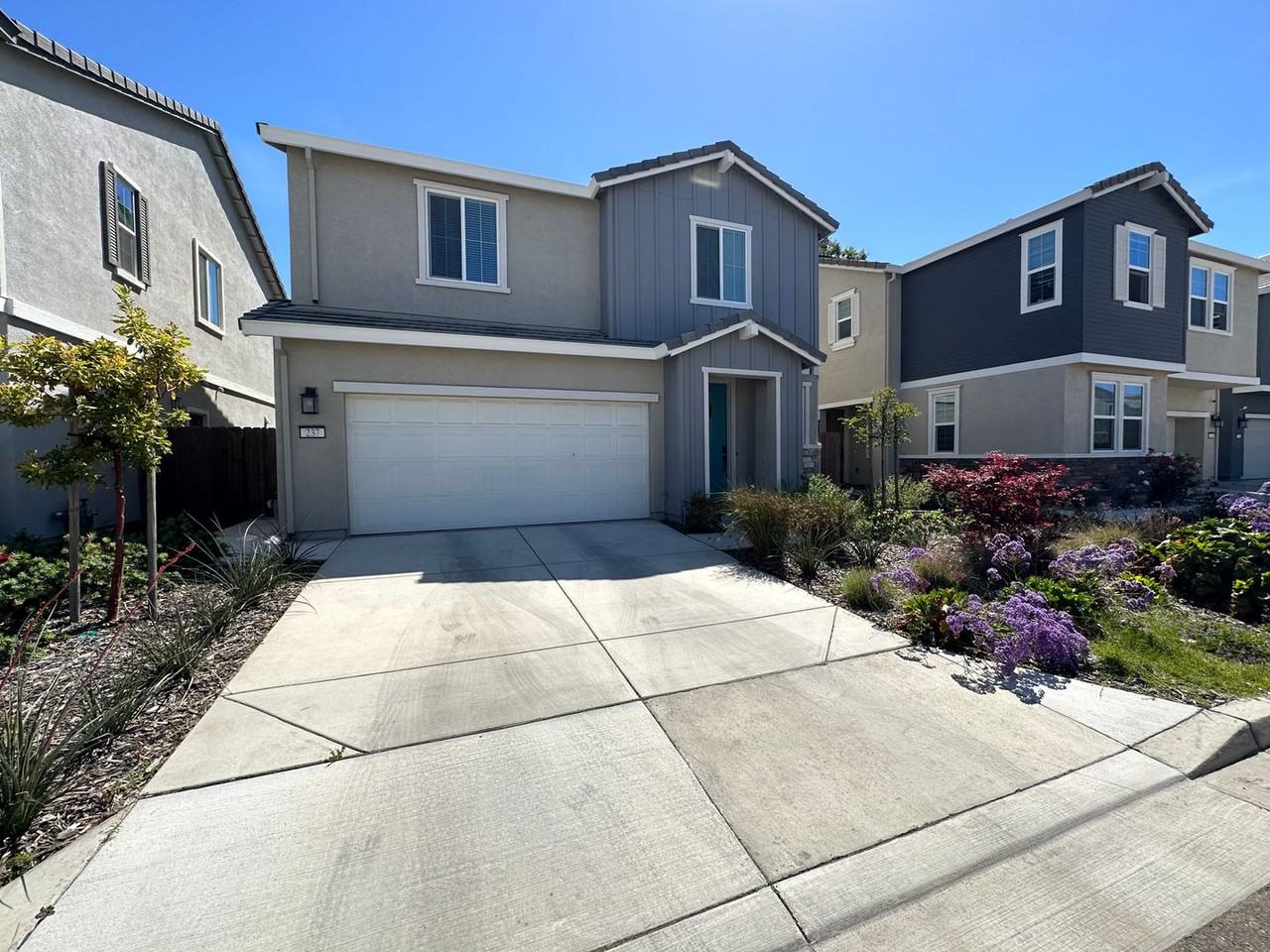 237 Agata Way - Photo 2 of 32