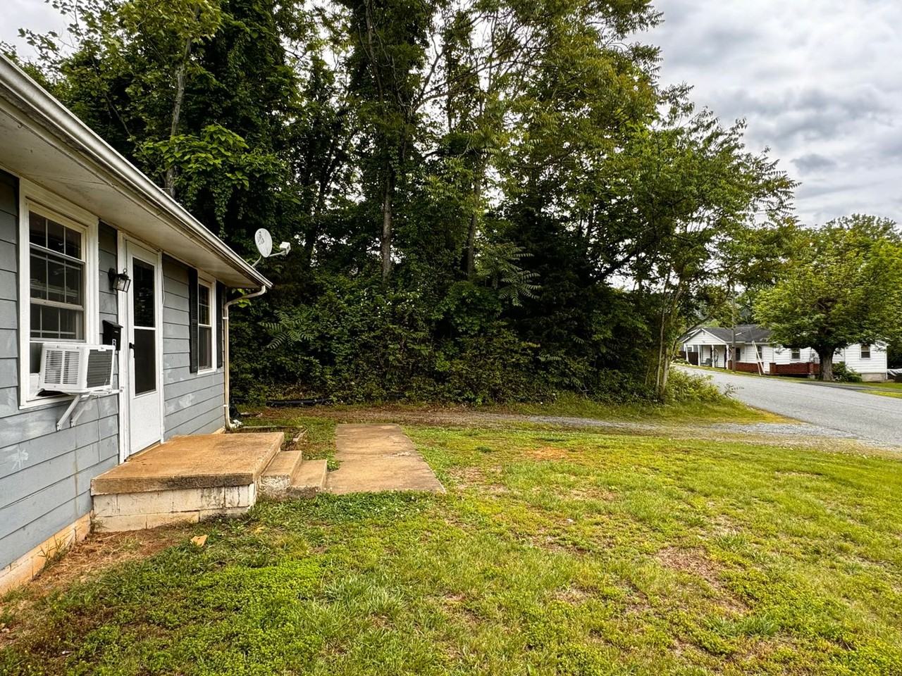 1508 6th St. SE - Photo 2 of 28