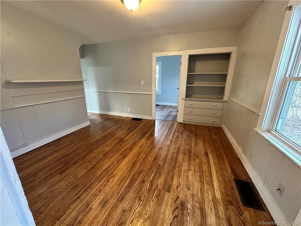 225 Spruce St - Photo 3 of 11