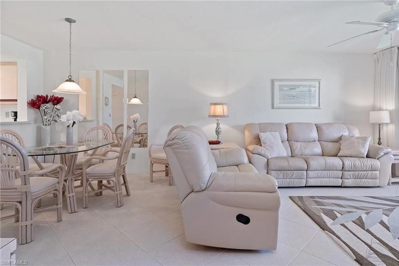 221 Fox Glen Dr - Photo 2 of 15