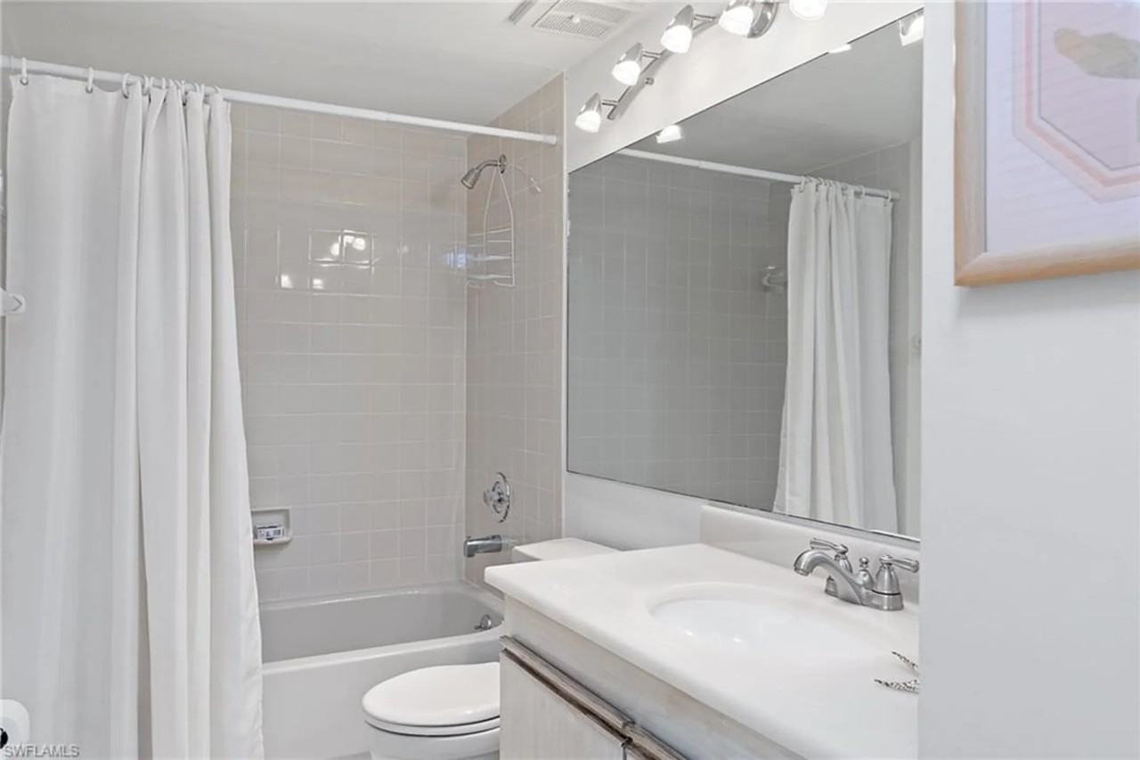 221 Fox Glen Dr - Photo 3 of 15