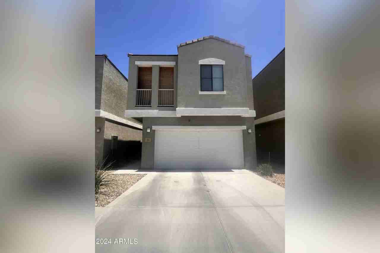 8777 N 43rd Dr - Photo 2 of 30