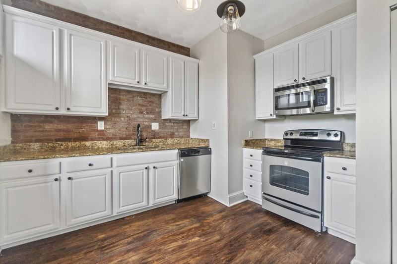 200 W 31st St #301