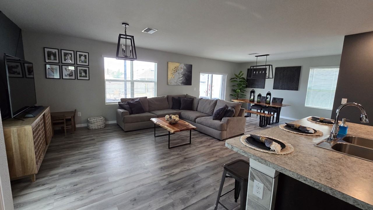 6619 Seaway Dr - Photo 3 of 31