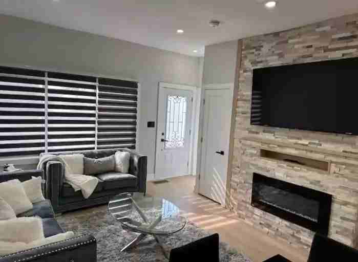 331 Rawdon St - Photo 3 of 10