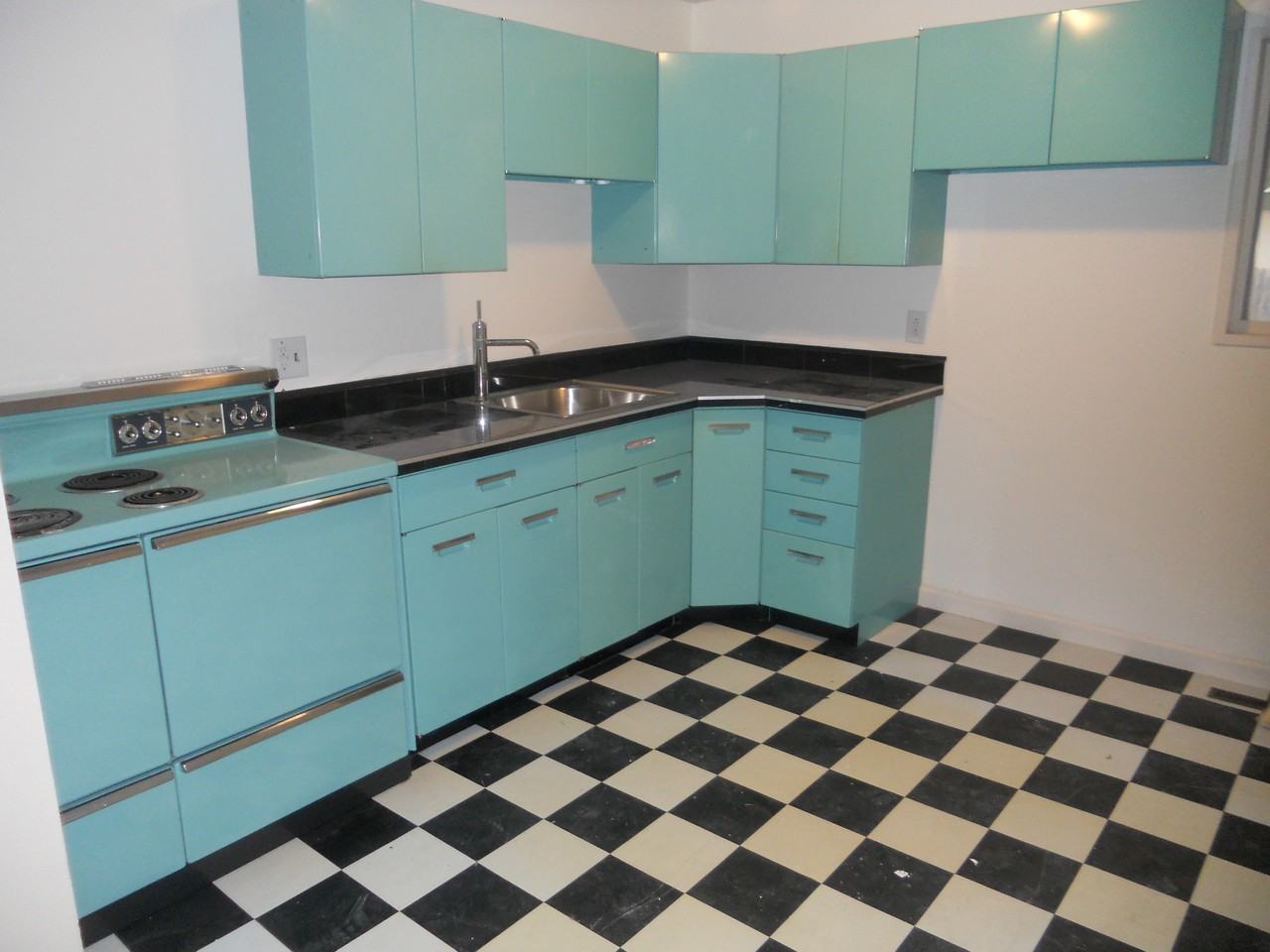 3218 Hollybrook Ln - Photo 2 of 6