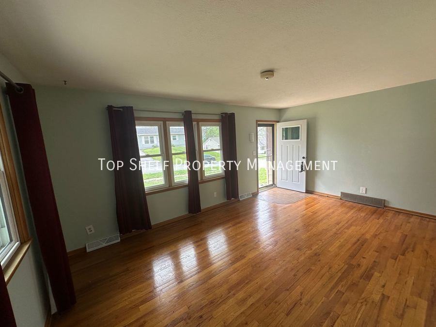 2556 Grandview Ave - Photo 2 of 14