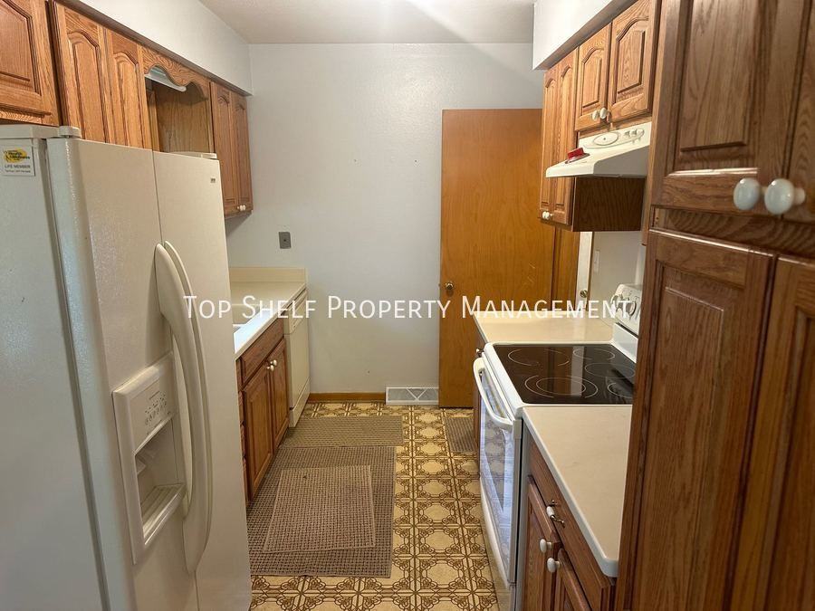 2556 Grandview Ave - Photo 3 of 14