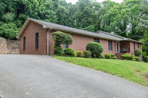 featured image of 2340 Deyerle Rd Sw