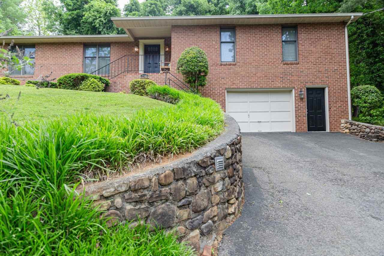 2340 Deyerle Rd Sw - Photo 3 of 50