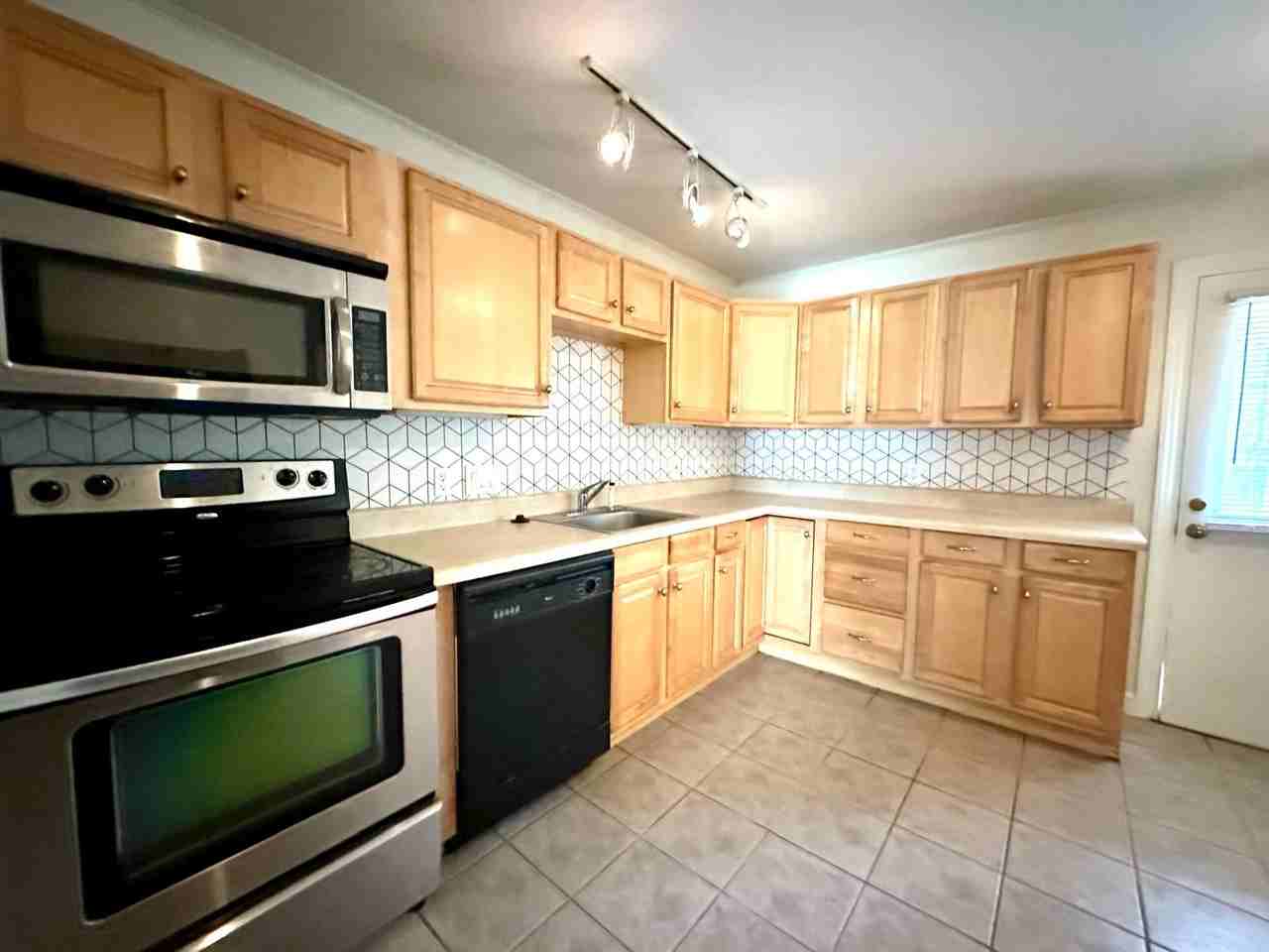 533 Inwood Dr #1 - Photo 2 of 50