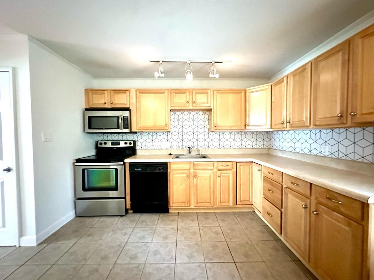 533 Inwood Dr #1 - Photo 3 of 50