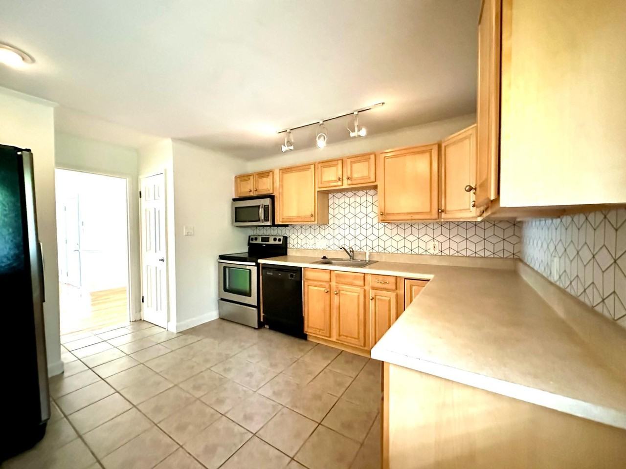 533 Inwood Dr #1 - Photo 4 of 50