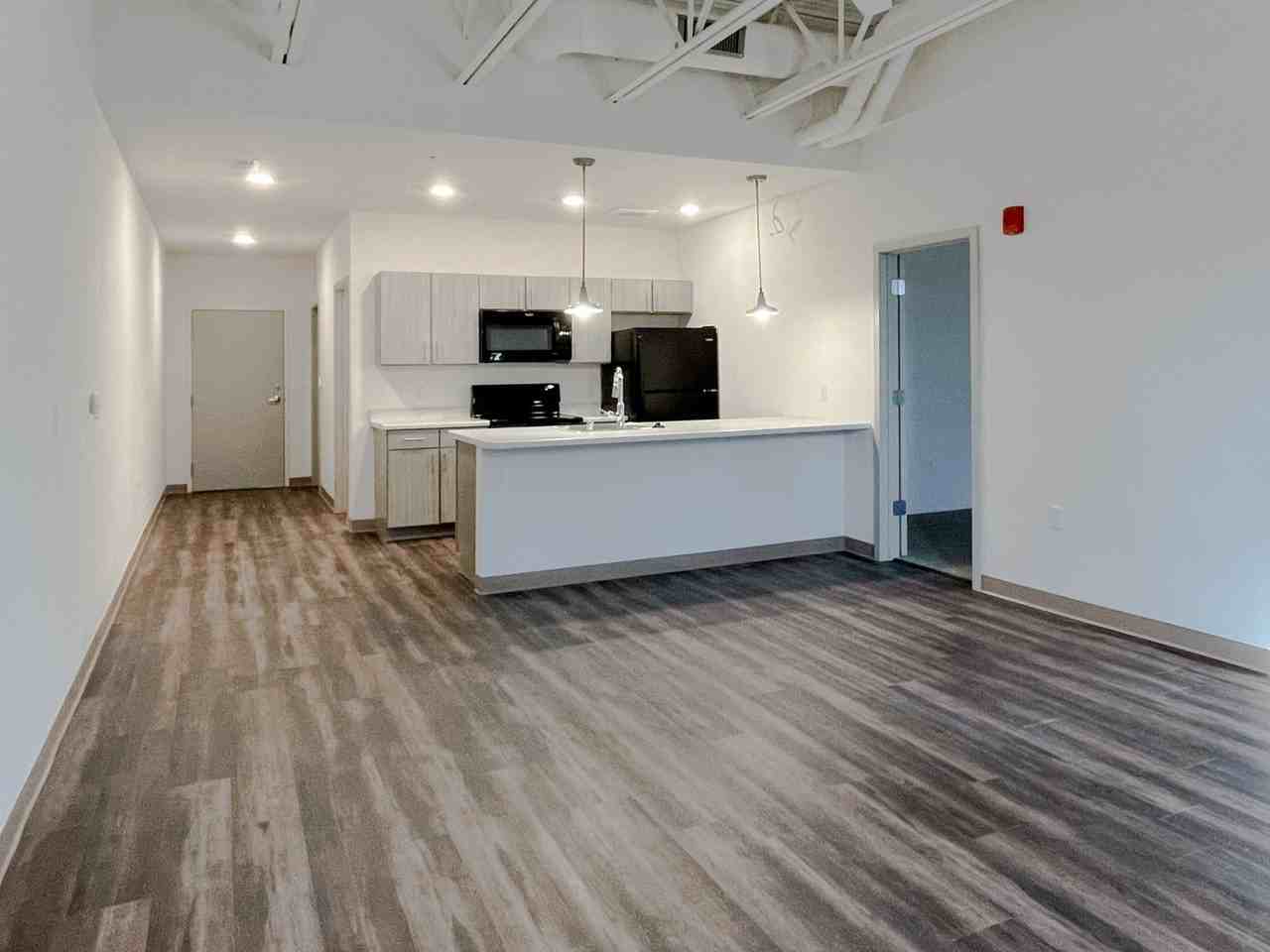 Gateway Lofts III - Photo 6 of 10