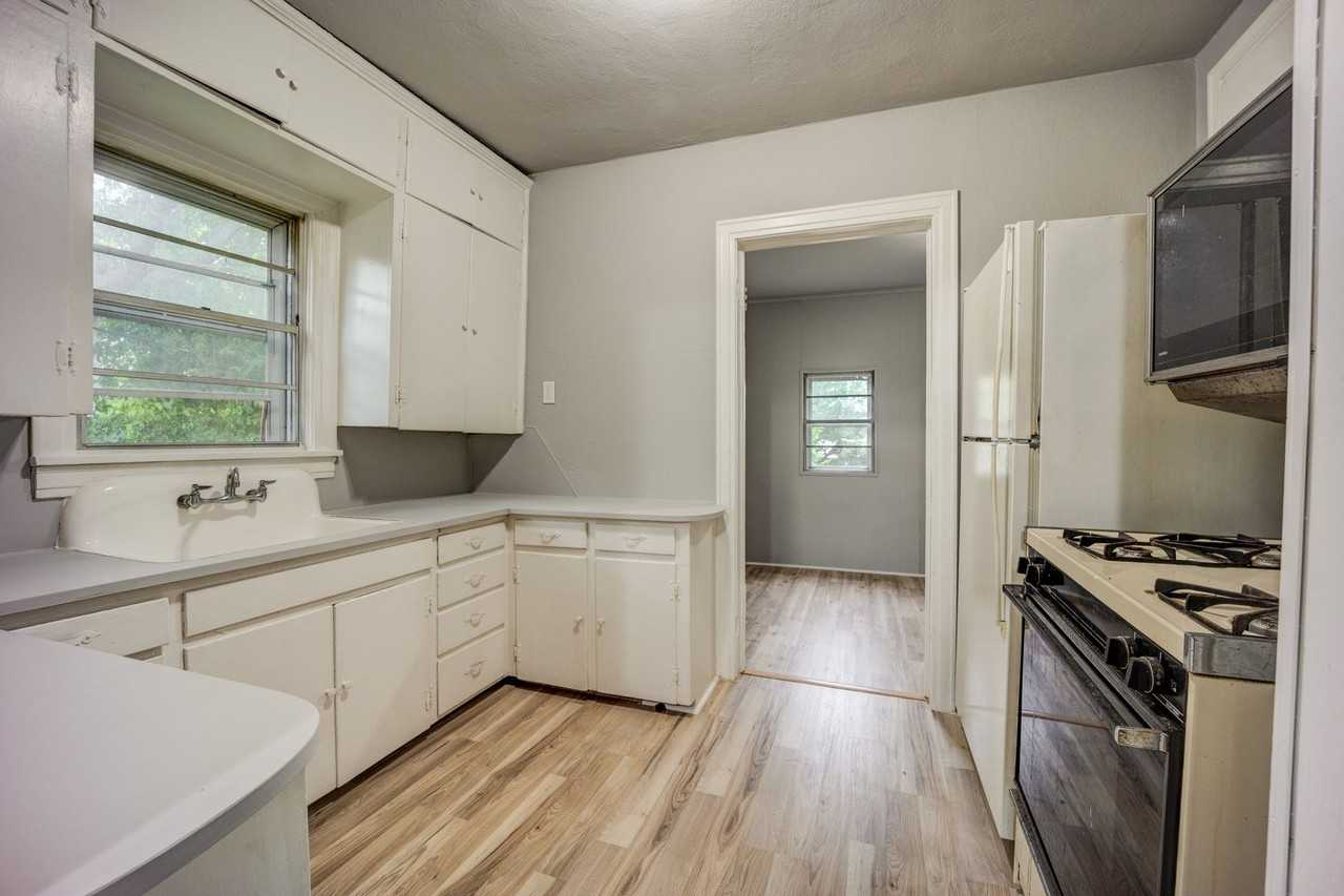 1625 S S St - Photo 2 of 17