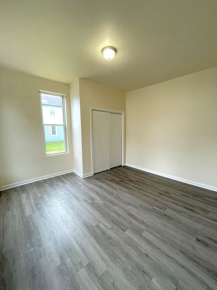 334 Ann St - Photo 3 of 12