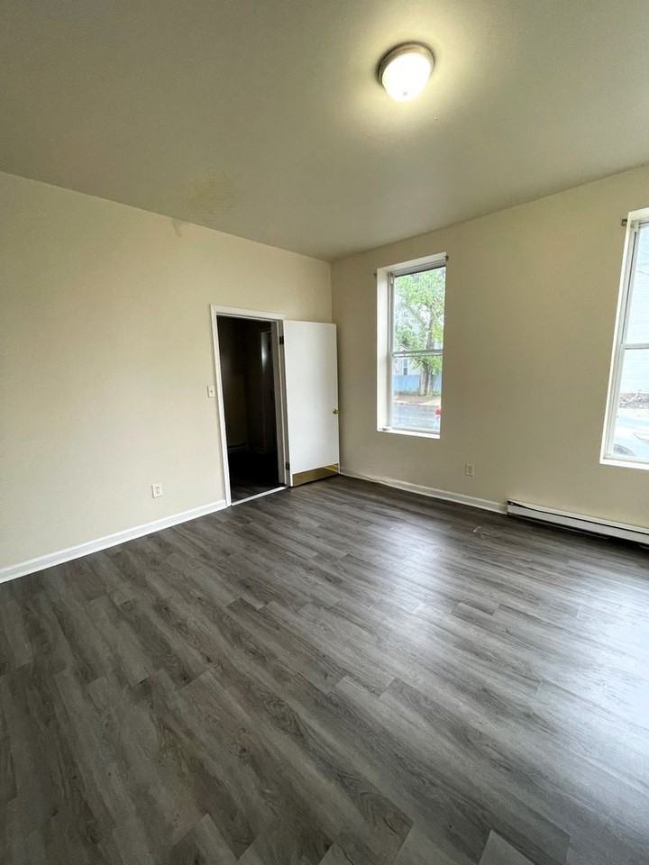 334 Ann St - Photo 5 of 12