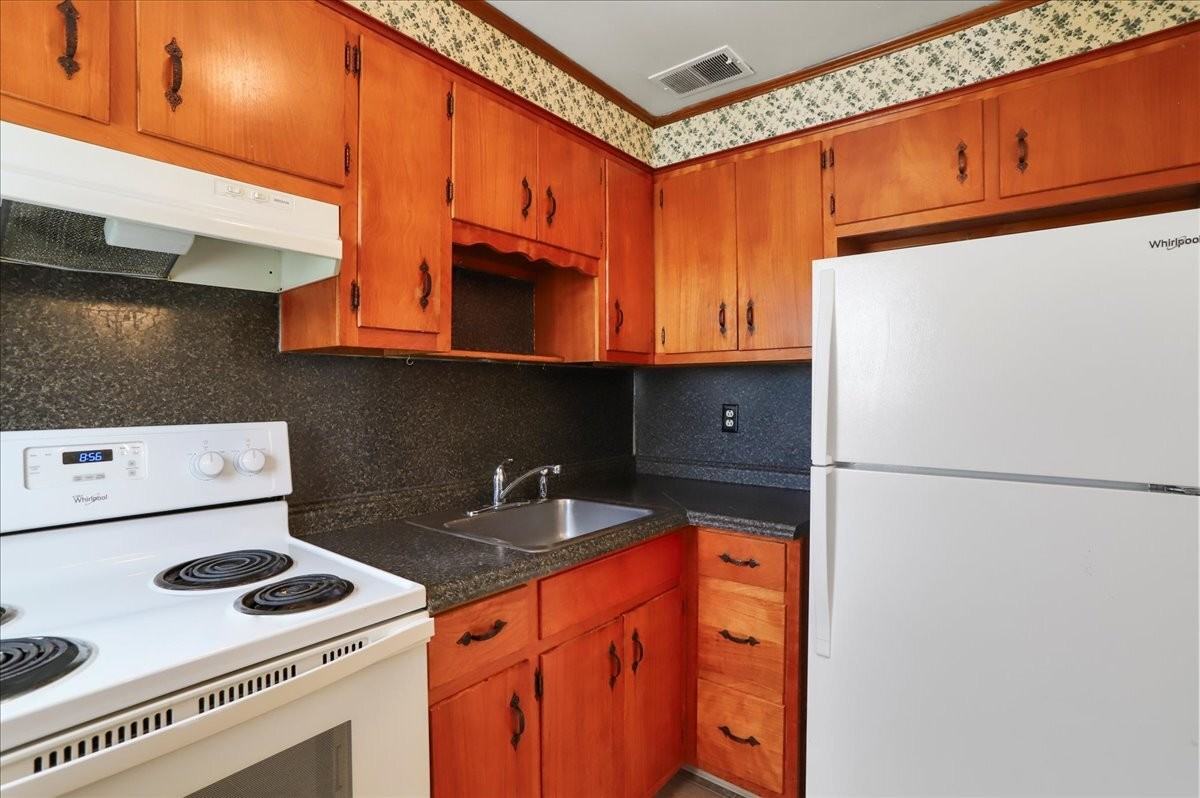 1499 North East Street - Photo 2 of 24