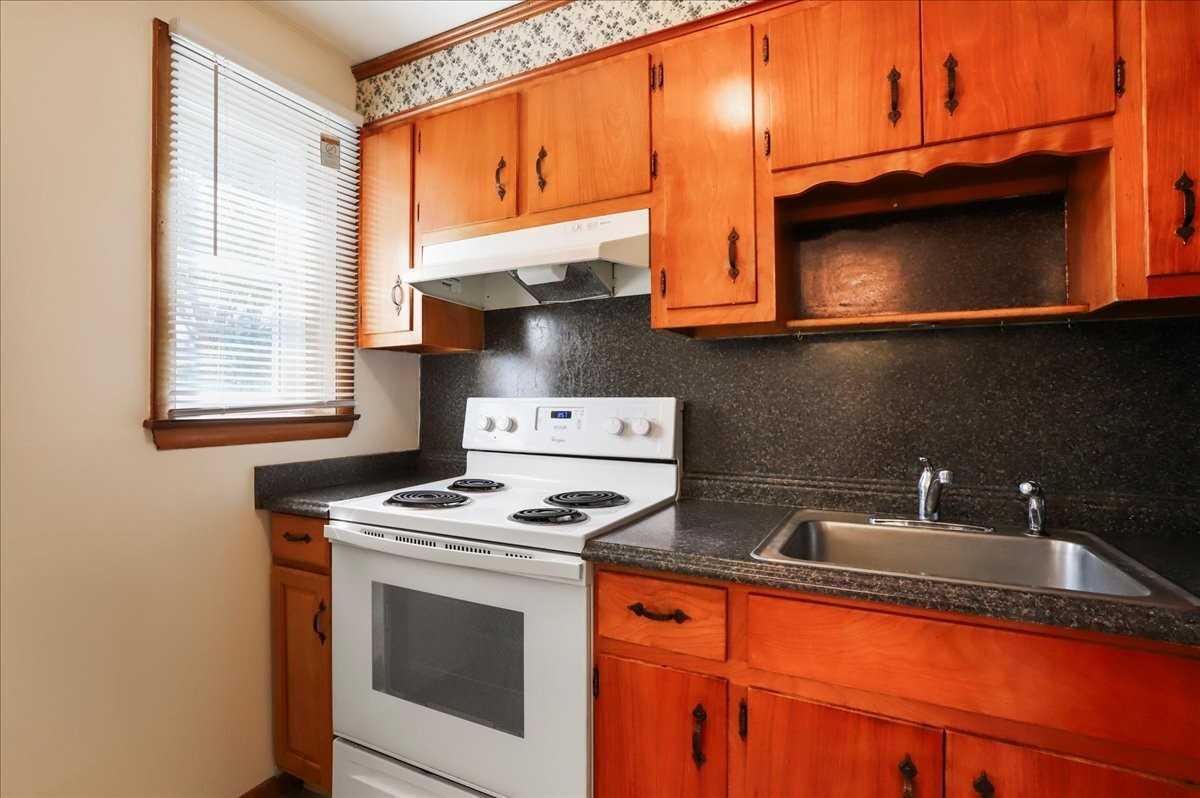 1499 North East Street - Photo 3 of 24