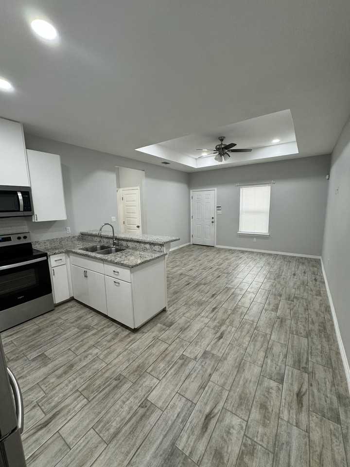 1401 W Heritage Dr #4 - Photo 2 of 16