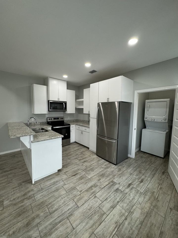 1401 W Heritage Dr #2 - Photo 2 of 15