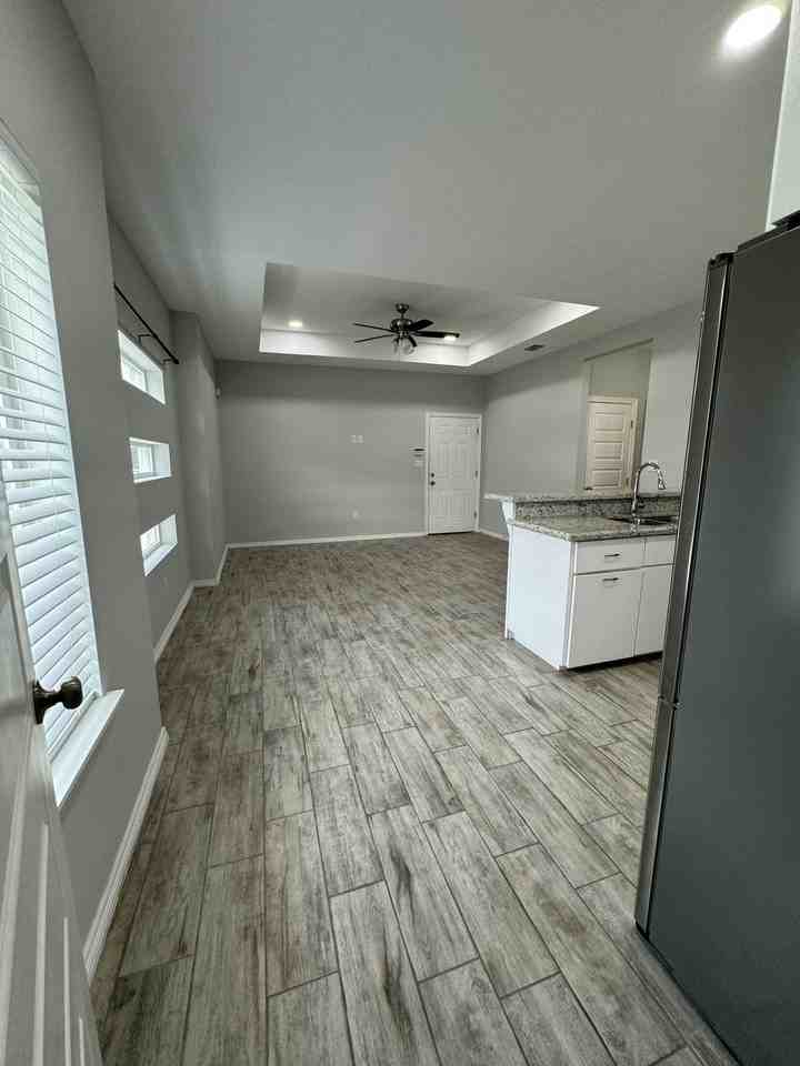 1401 W Heritage Dr #2 - Photo 4 of 15