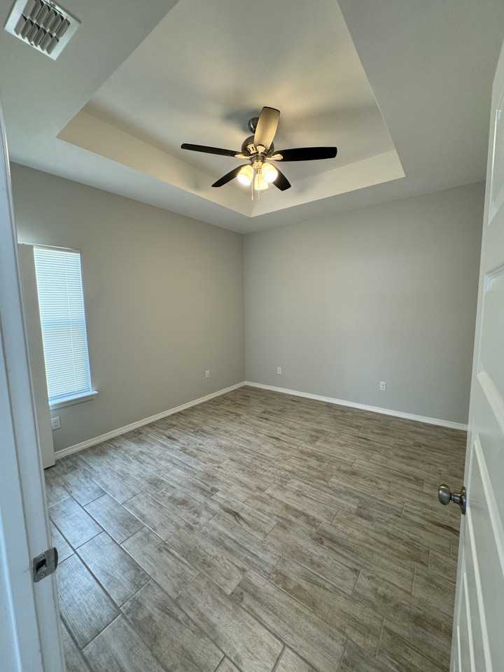 1401 W Heritage Dr #2 - Photo 5 of 15